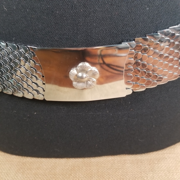 Vintage Metal Fish Scale Stretch Silver Belt - Picture 6 of 9